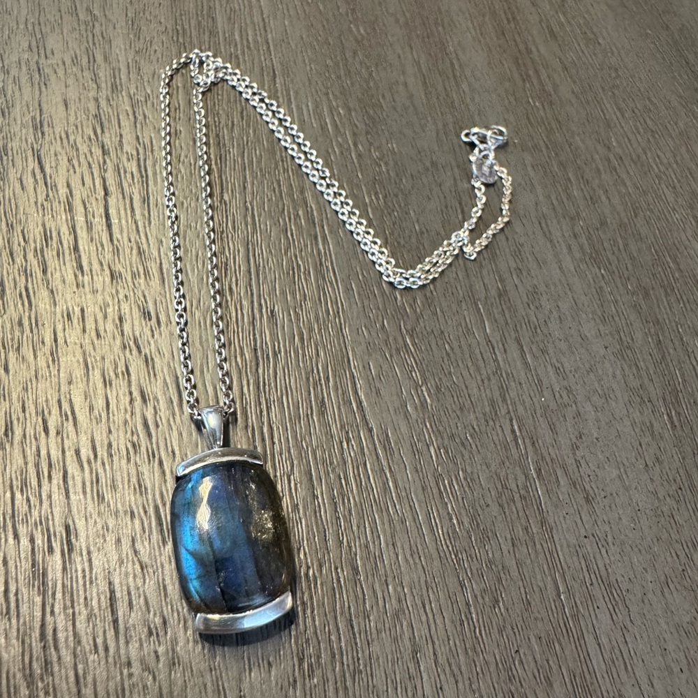 Beautiful METALSMITHS sterling silver labradorite stone necklace. - Picture 7 of 8